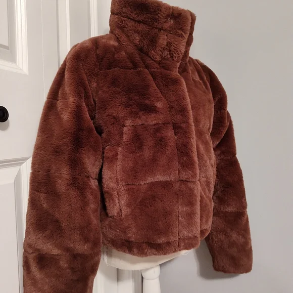 🤎EUC Abercrombie & Fitch Mini Puffer Cropped Faux Fur Coat, Brown, Small - Picture 7 of 16